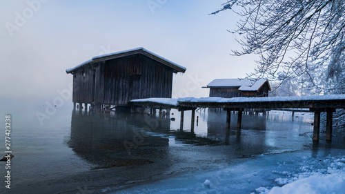 Die Bootsh  tten am Kochelsee