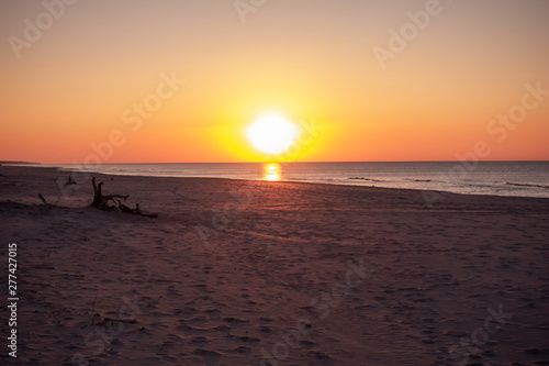 Czołpino morze bałtyckie bałtyk zachód słońca piasek plaża piach