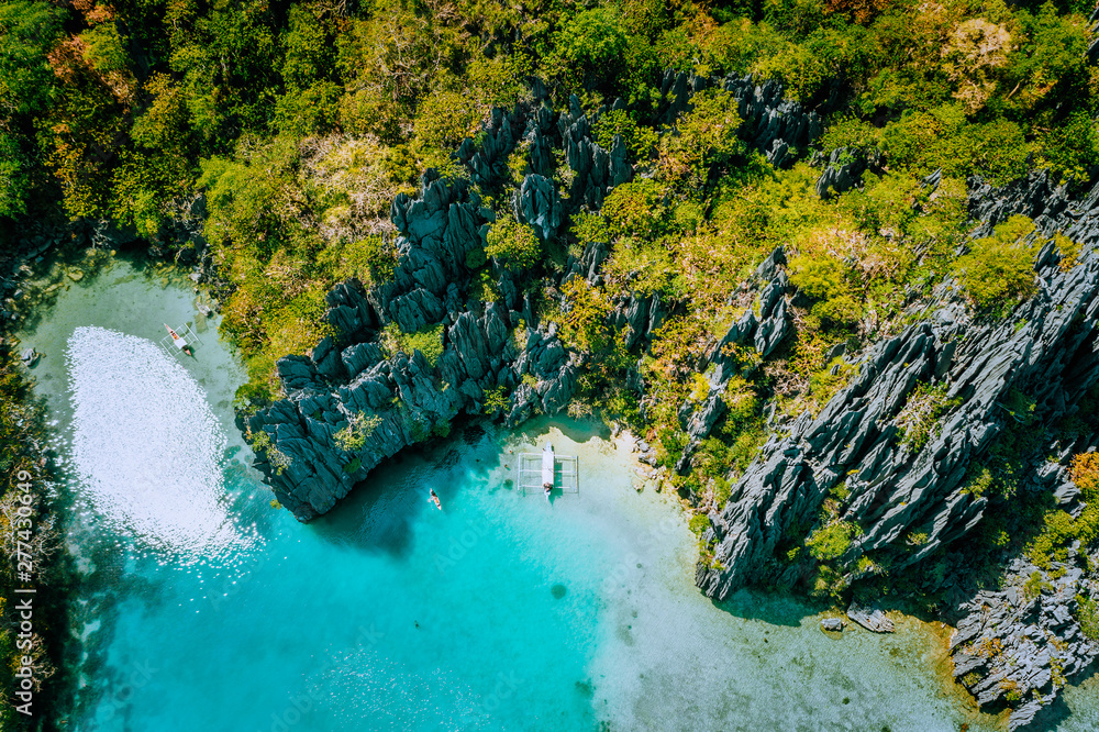 Marine Reserve El Nido Palawan Philippines, aerial view of tropical paradise turquoise lagoon and sharp limestone cliffs - obrazy, fototapety, plakaty 