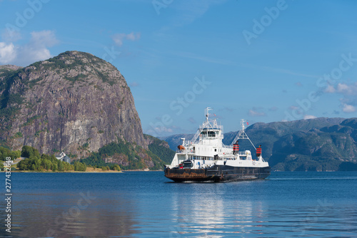ferry boat approaching © hansenn