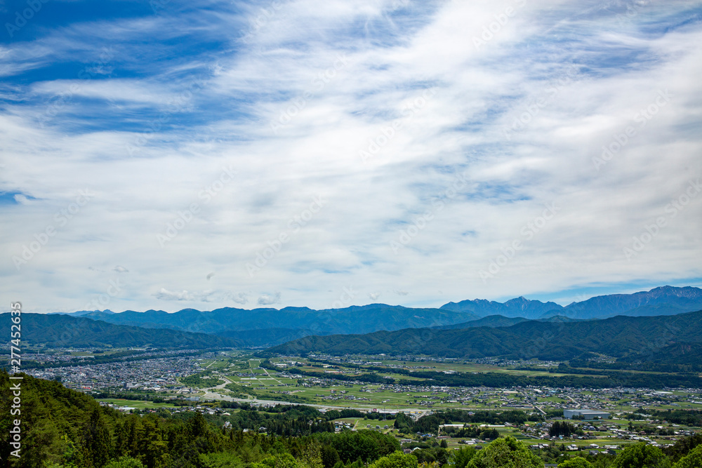 南アルプスの山々と伊那市のパノラマ