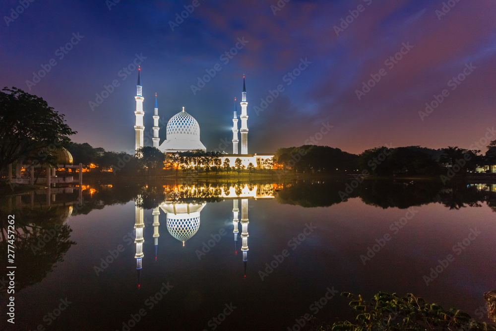 beautiful view of Sultan Salahuddin Abdul Aziz Shah mosque