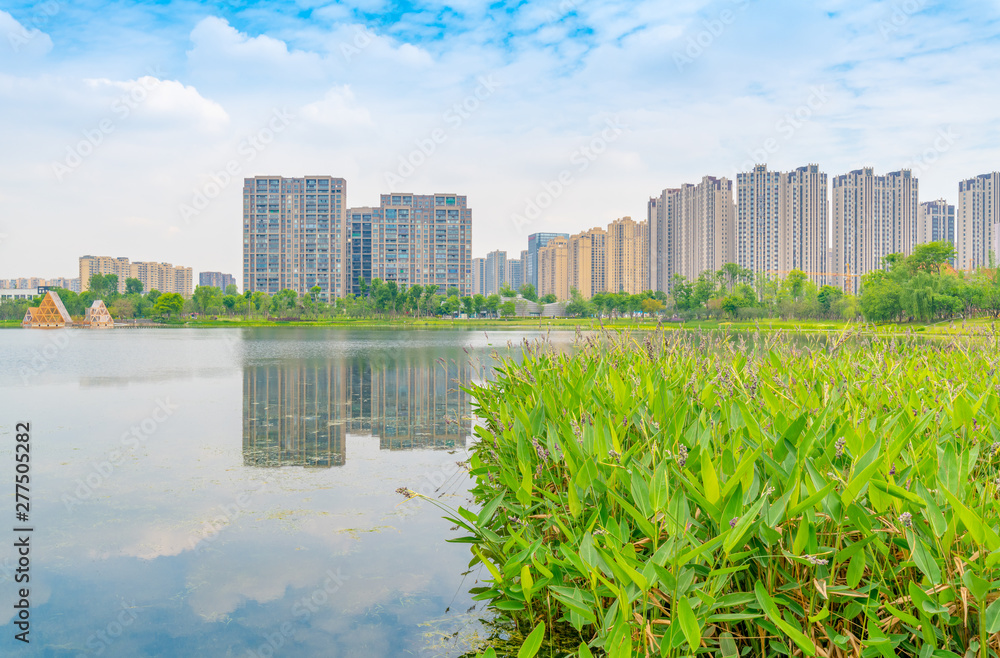 Obraz premium Architectural scenery around Jincheng Lake Park in Chengdu, Sichuan Province, China