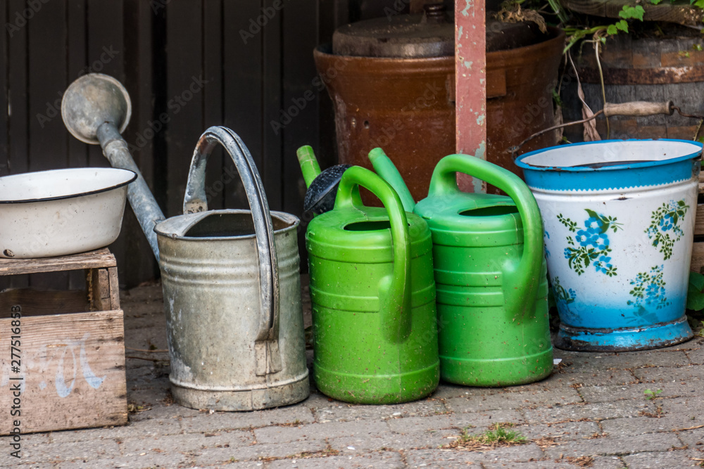 Dekoration mit Werkzeug und Gegenständen für den Garten Dekoration mit Werkzeug und Gegenständen für den Garten