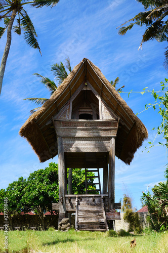 Traditional wooden balinese house  -Indonesia © MICHEL