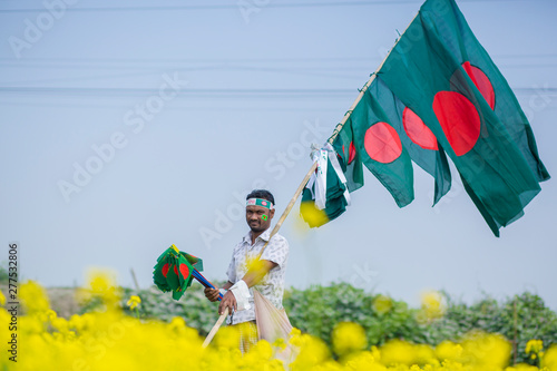 Canvas Print A Hawker sells Bangladeshi national flags