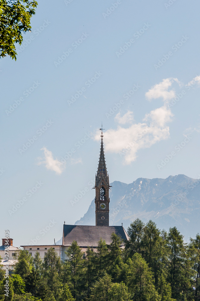 Sent, Unterengadin, Dorf, St. Lorenz, Kirche, Dorfkirche, Gassen, historische Häuser, Handwerk, Wanderweg, Sommersport, Alpen, Graubünden, Schweiz