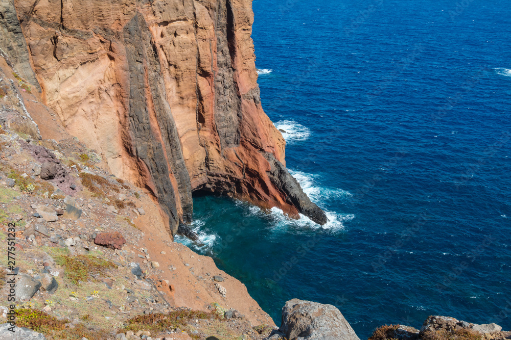 sea and rocks