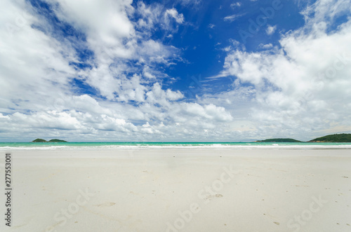 Fototapeta Naklejka Na Ścianę i Meble -  beautiful clear blue sea water on the beach paradise ocean with sky and cloud. vacation background on summer in Thailand coast.