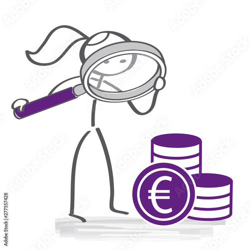 Geschäftsfrau mit Lupe und Geld