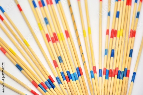 palillos de madera chinos, pintados de colores photo