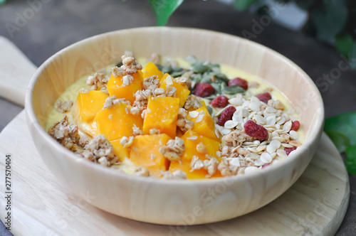 smoothie bowl,mango yogurt with fruit topping