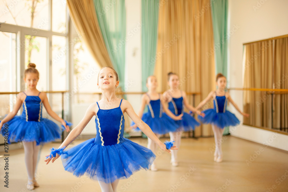 Obraz premium Little ballerinas in ballet studio