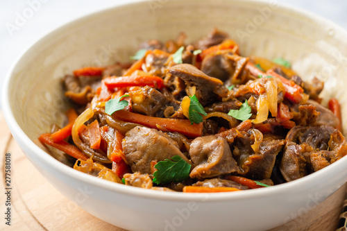 Canvastavla Fried chicken gizzards with carrot and onion in bowl on concrete background