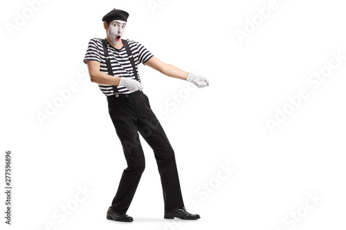 Fotografiet Mime pretending to pull a rope