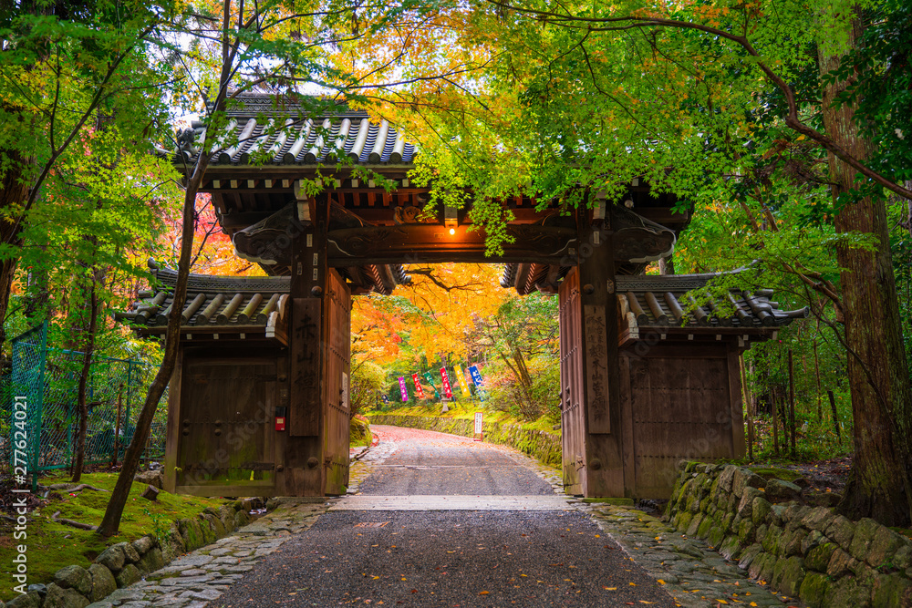 京都　赤山禅院の紅葉　