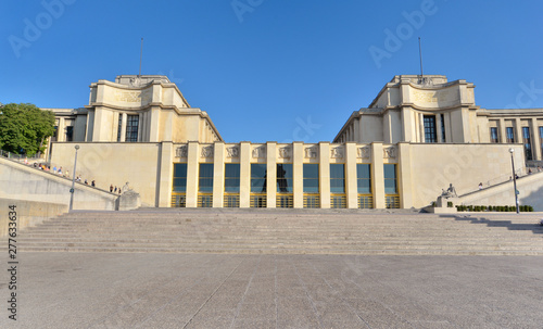 Obraz na płótnie view on palais of chaillot in Paris under blue sky