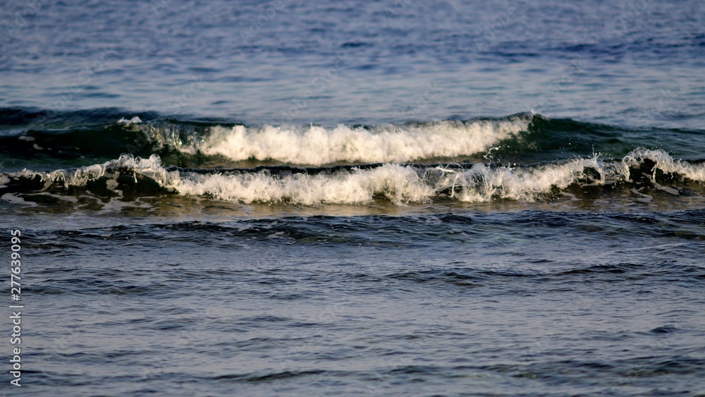 Fototapeta premium two wawes