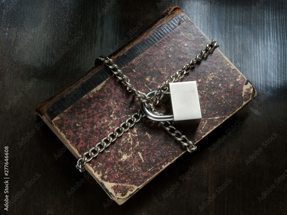 Information security concept, book with chain and padlock - obrazy, fototapety, plakaty 