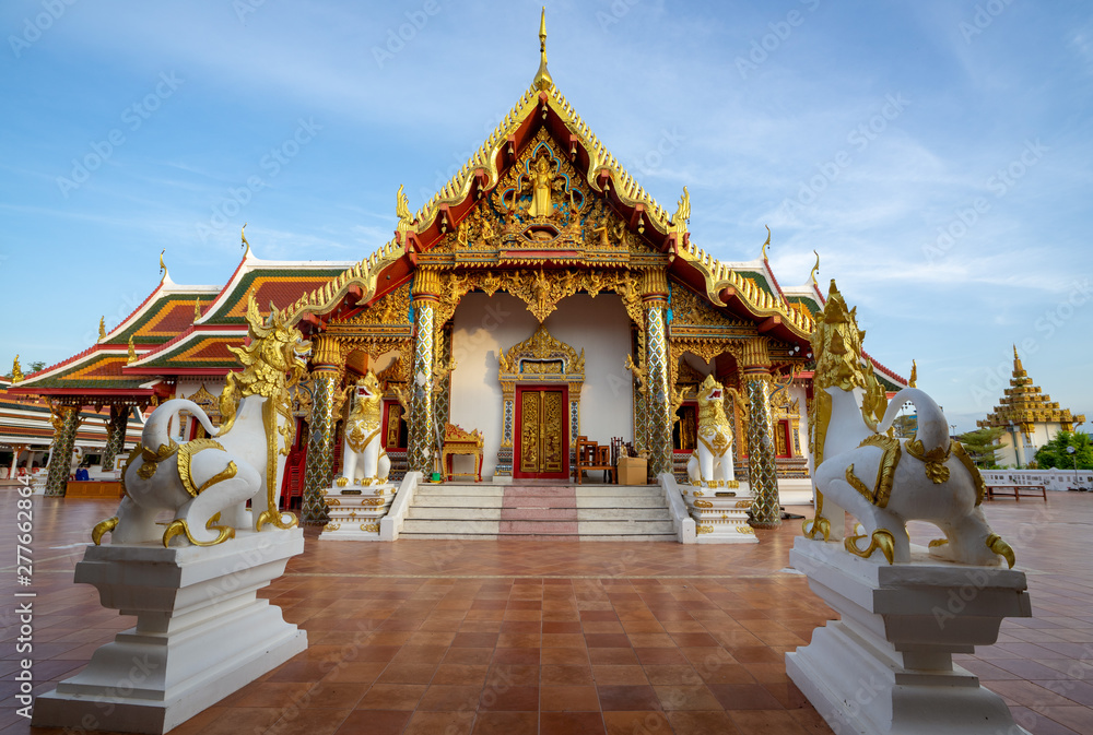 Naklejka premium Beautiful sunset in Wat Pratat Choeng Chum at Sakon Nakhon Province Thailand.Landmark of thailand