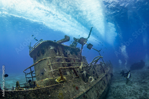 Fotografie Ship wreck underwater in Cozumel Mexico