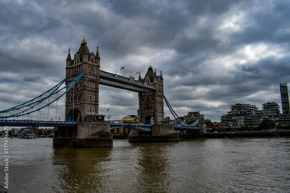 Obraz premium Wieża most