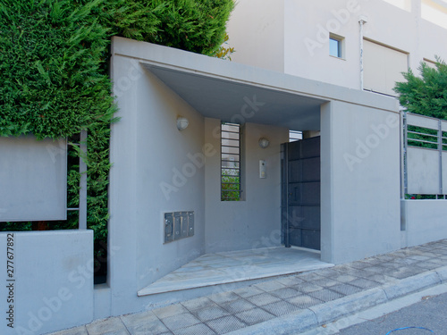 Billede på lærred modern house entrance metallic gray door, Athens Greece