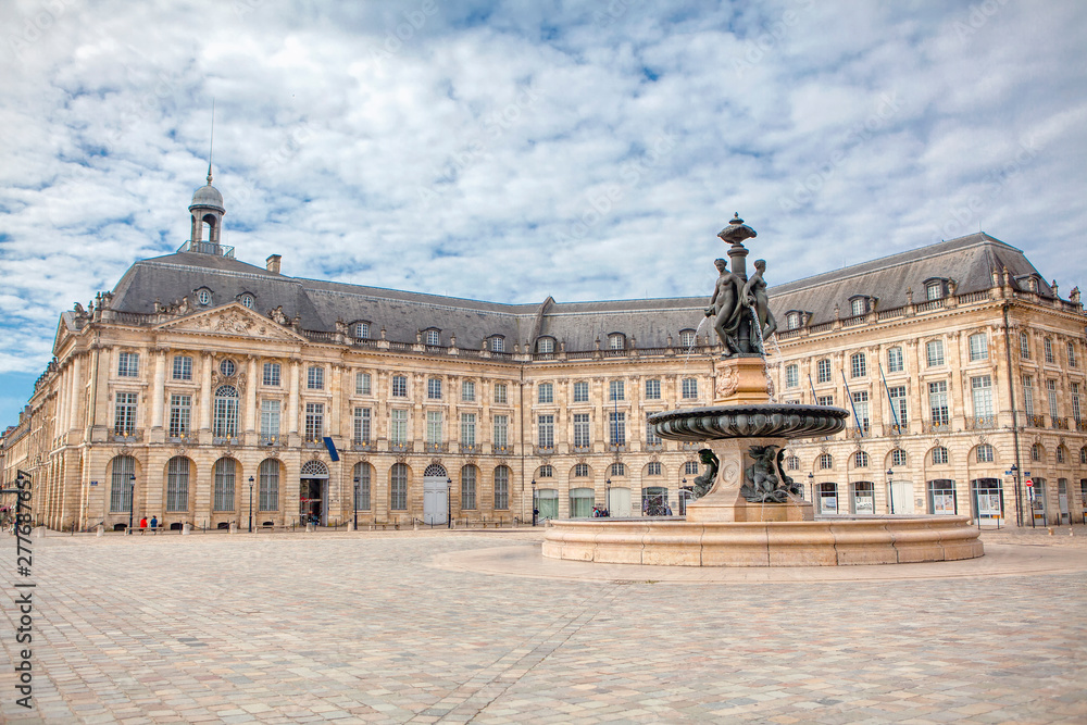 Museum National des Douanes and Place de la Bourse in Bordeaux