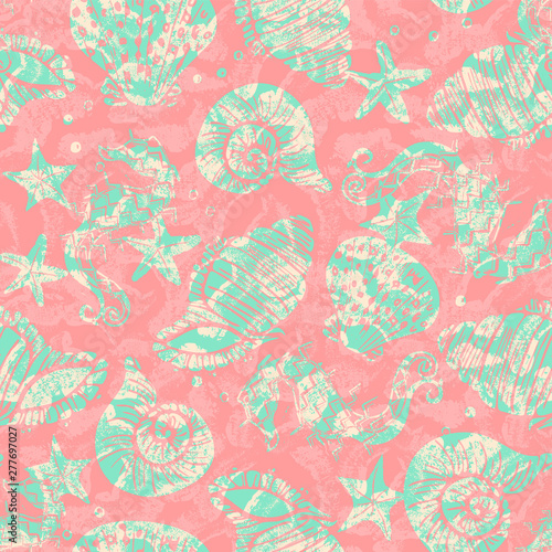 Green and pink vector ornate seahorse, starfish and seashell seamless pattern background with stamp texture overlay.