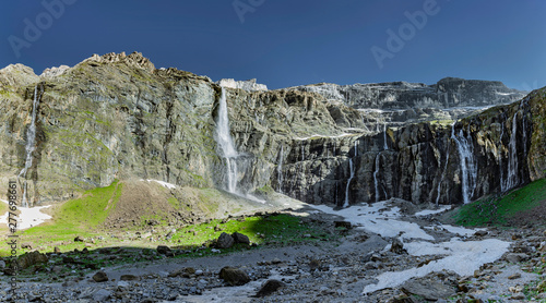 Wasserfall am Cirque de Gavarnie in den Hautes-Pyrénées Frankreich