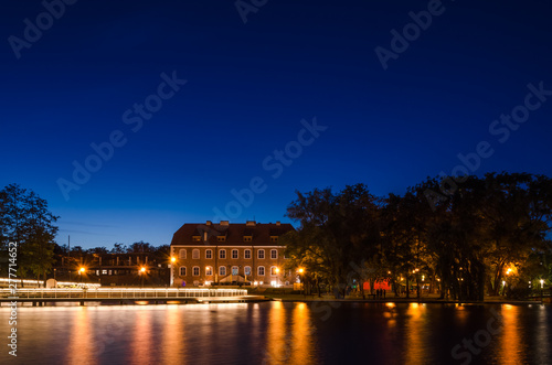 ROMANTIC SUSNSET - A bright evening on the banks of the lake and above the palace