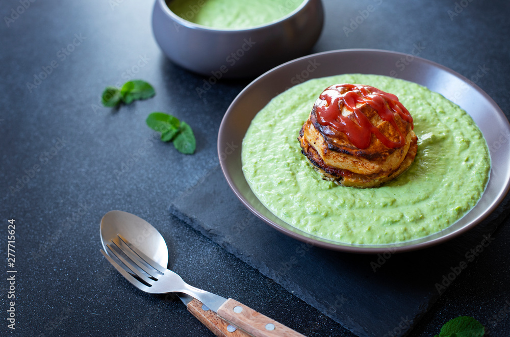 Traditional Australian dish called Pie Floater. Green pea soup served