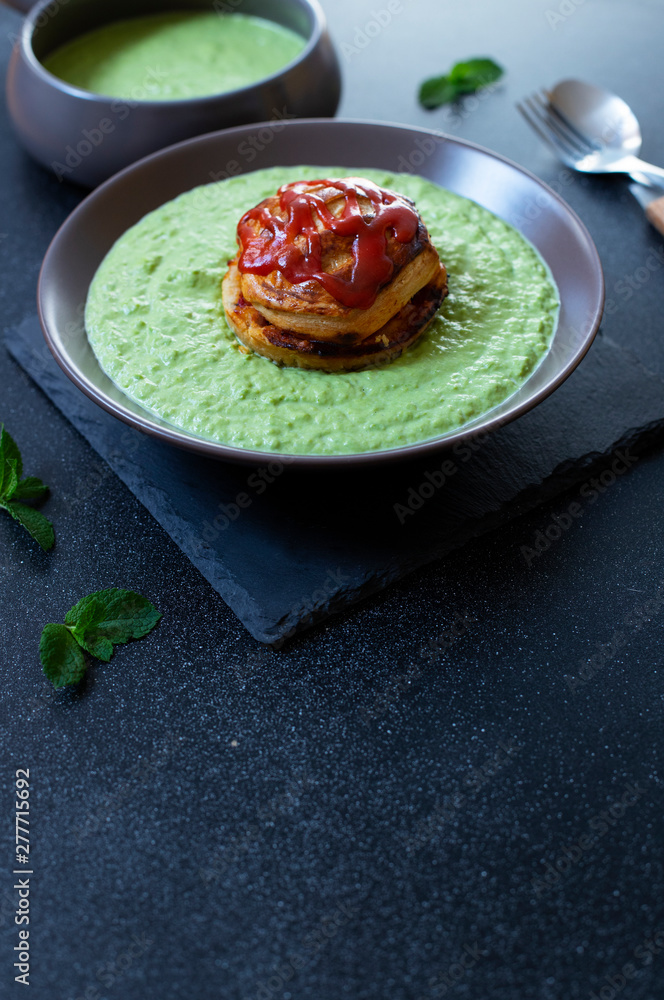 Traditional Australian dish called Pie Floater. Green pea soup served