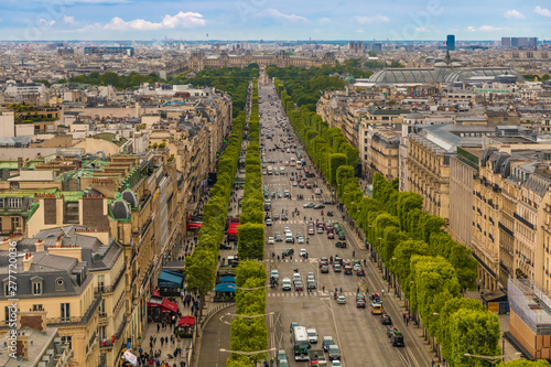 Photography Great panoramic aerial view of the Avenue des Champs-Élysées, an avenue in the 8th arrondissement of Paris, towards the Place de la Concorde