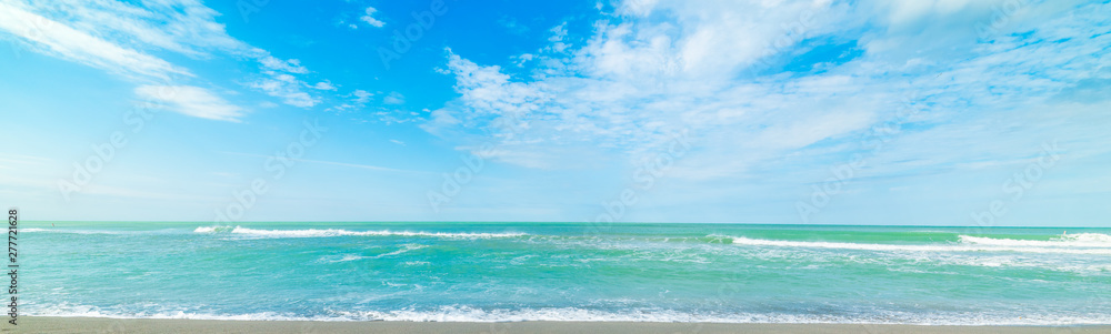 Turquoise water and blue sea in Siesta Key beach