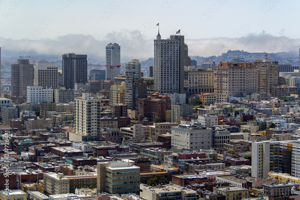 Obraz premium Panorama miasta San Francisco z lotu ptaka przy słonecznej pogodzie. Koncepcja, turystyka, podróże.