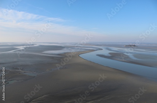 Colonne humaine dans la baie du Mont-Saint-Michel