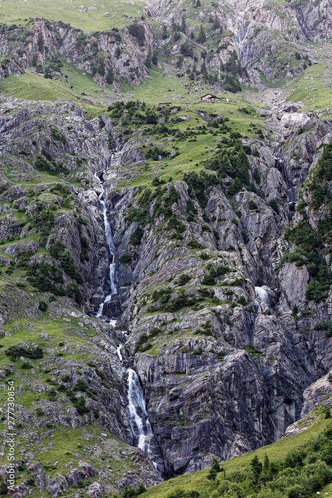 Cascades des Alpes Suisses Cascades des Alpes Suisses