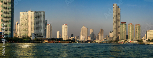 Bangkok Panorama, Skyline mit Wasser
