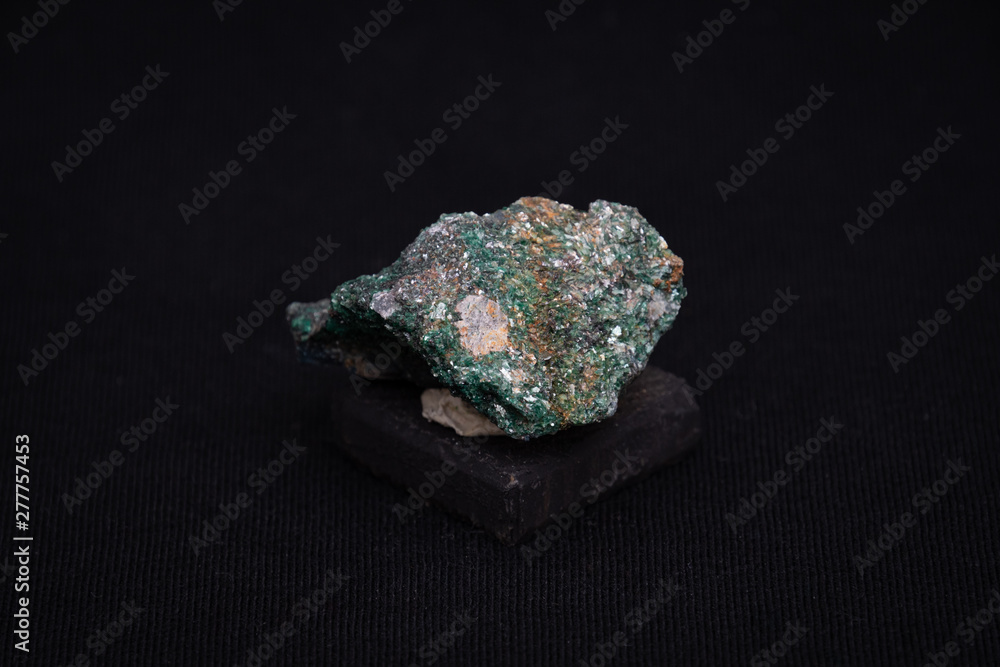 Naklejka premium Fuchsit India crystal diamond gemstone gem jewel mineral precious stone