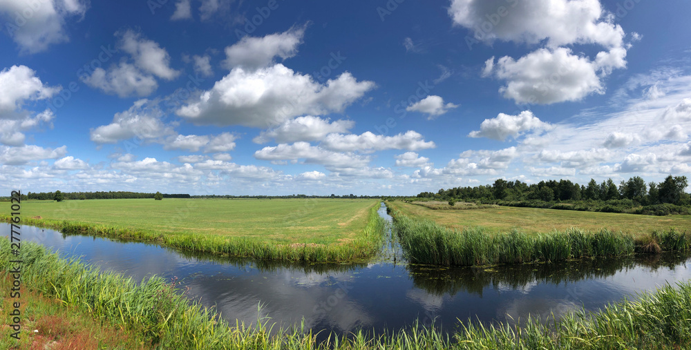 Panorama from farmland around Earnewâld