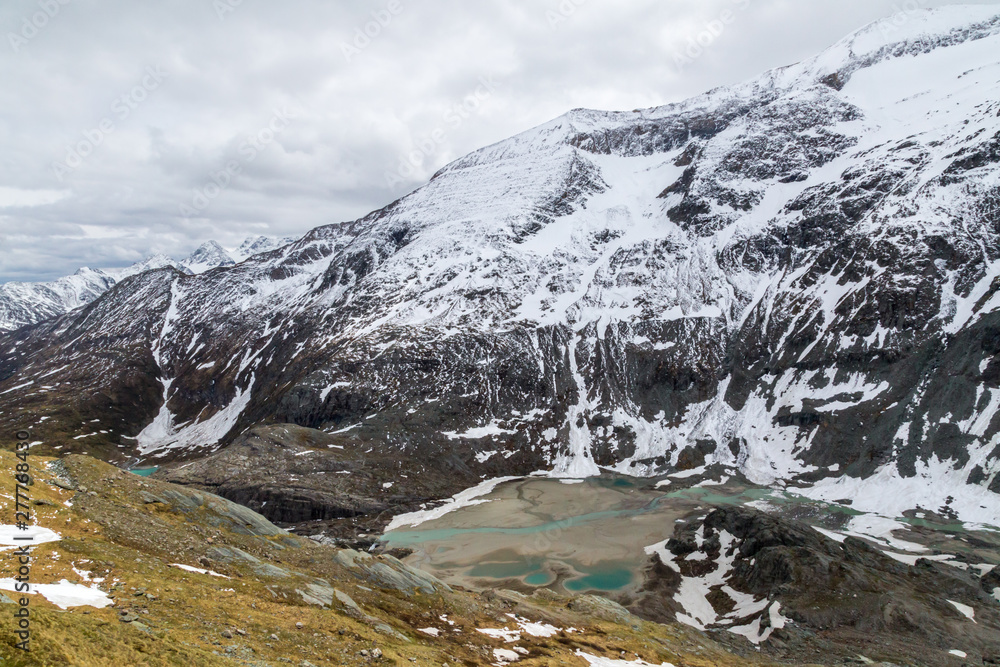 ein Gletscher in Österreich, der durch die Erderwärmung schmilzt