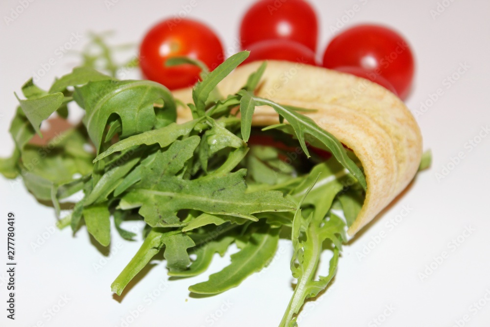 fresh salad with tomatoes and arugula, banana chips with arugula and tomatoes, food fresh salad with tomatoes and arugula, banana chips with arugula and tomatoes, food