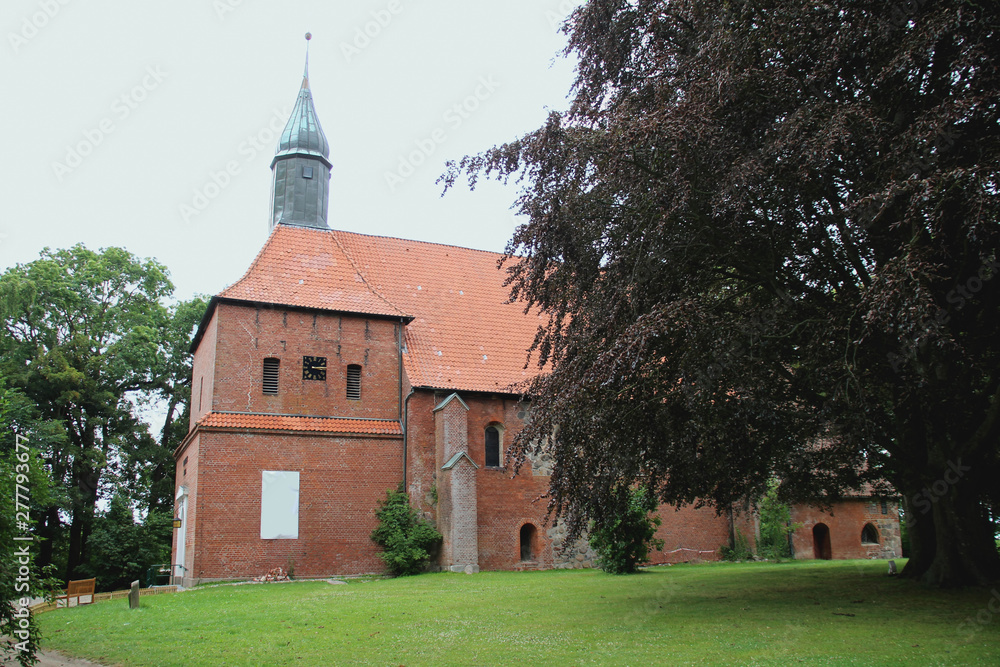 Fototapeta premium Alte Kirche in Süsel Schleswig-Holstein