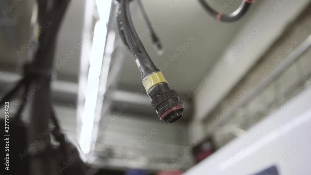 Hanging Wires in Autoservice Hanging Wires in Autoservice