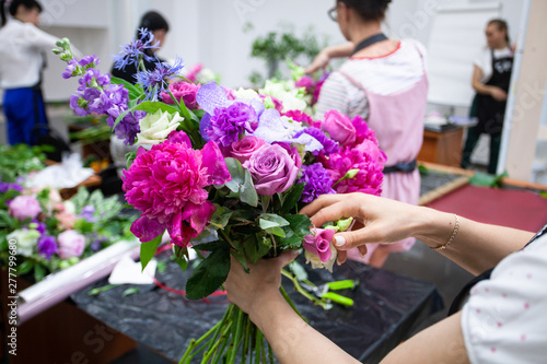 Fotografie Female florist create a bouquet at workplace