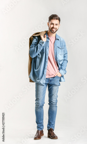 Handsome stylish man on lig...