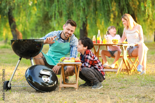 Little boy with father cook...