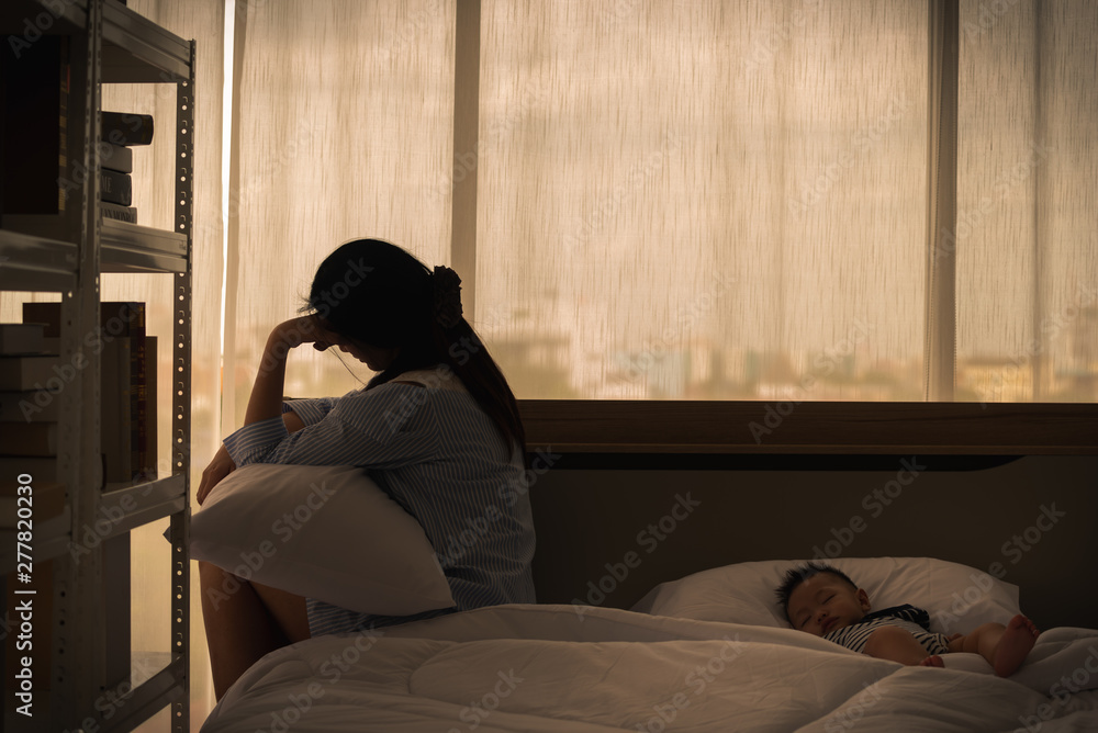 Φωτογραφία Depressed mother after gave birth of new born baby with stress from emotional an