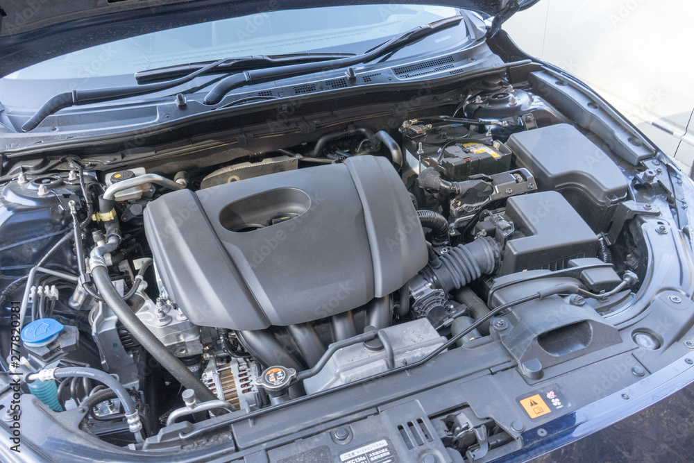 Fototapeta premium 自動車 エンジン エンジンルーム メンテンナンス